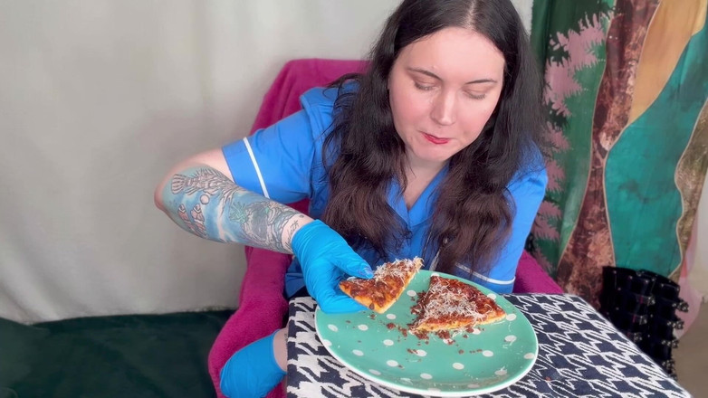 MissFFW: Sjuksköterska ffw äta efter en lång dag