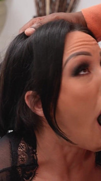 Tetas Grandes MILF Engaña Con El Hermano Del Marido - BBC Anal Creampie