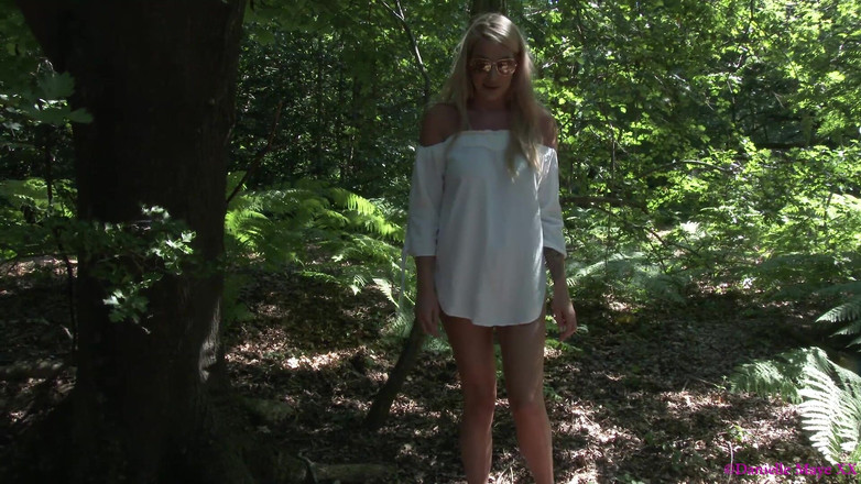 DanielleMaye: 和penny一起在树林里撒尿