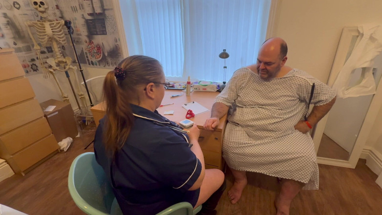 Aaexperiencesltd: Bölüm 1: Matron Satana ve Bay Jones anal muayene!