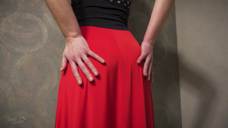 Teasecombo 4K: MILF panas dalam pakaian ketat mengusik garis seluar dalam yang...