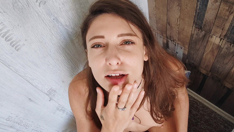 Talia Mint: Kann ich deinen schwanz lutschen?