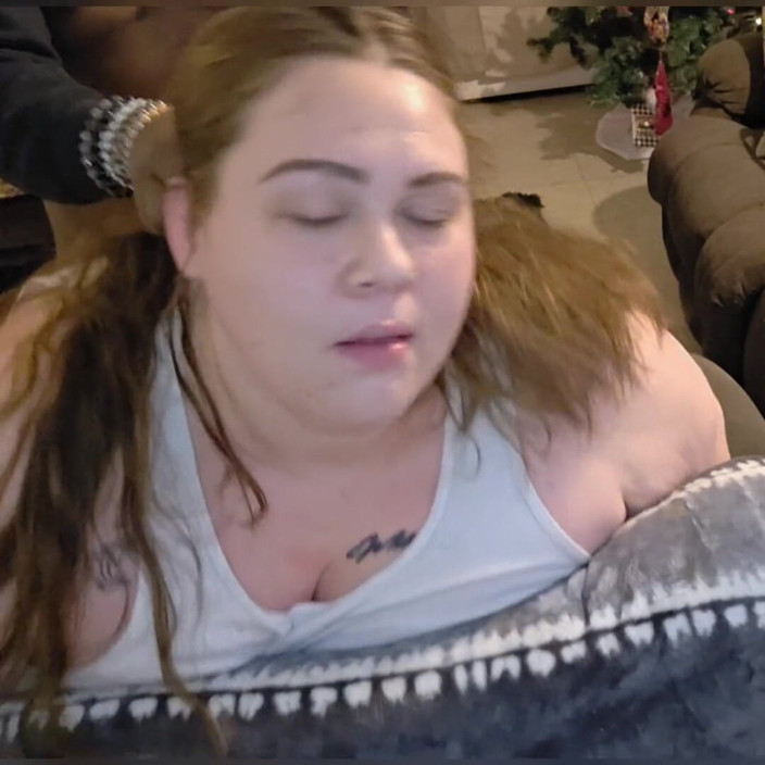 TrotzillaTheGod: Phat Booty White Girl é arada e engole porra de seus...