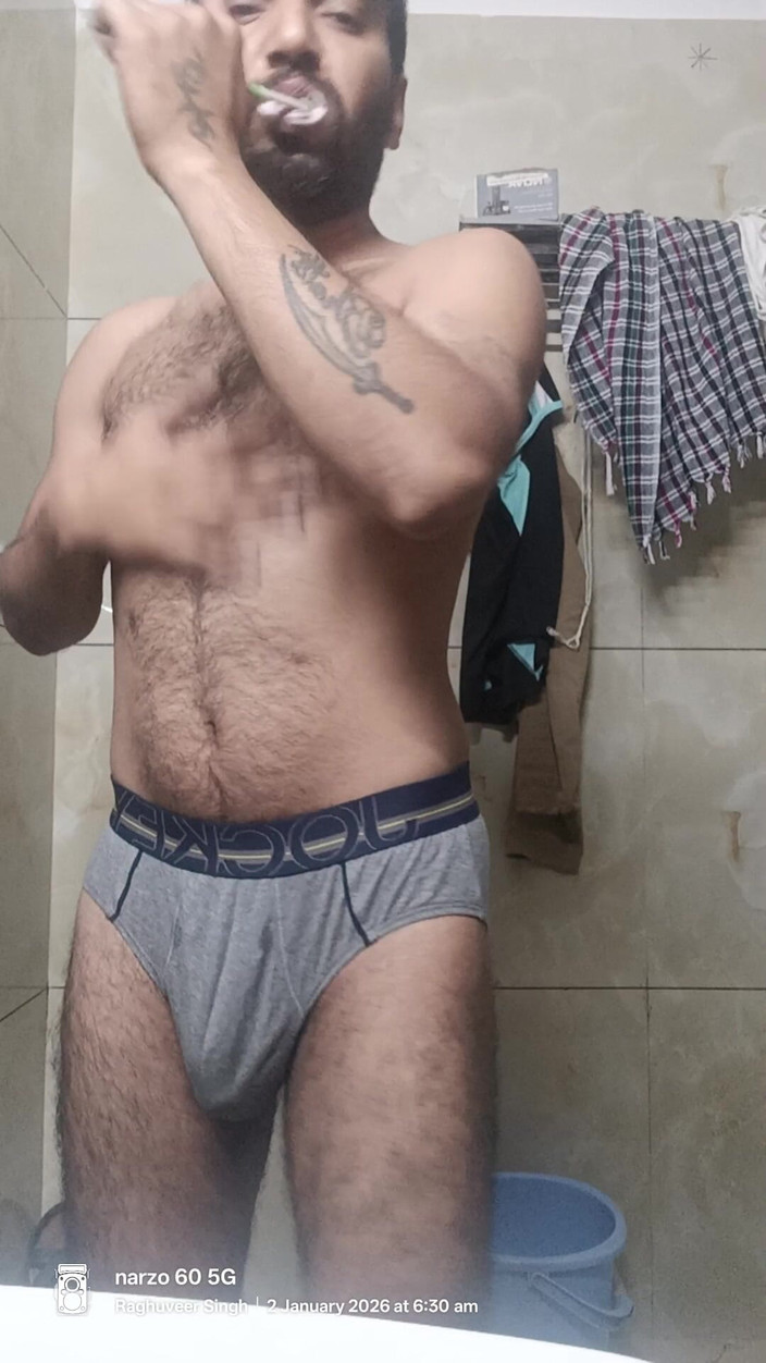 Rajasthani-old-lover: Lelaki desi India Menikmati Mandi Dan Pertunjukan Melancap Dengan Pegawai...