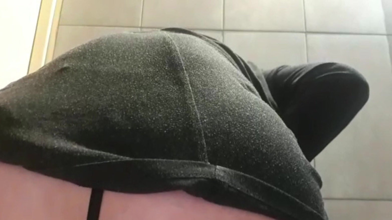 Aqua Pola: Cavalcata e pipì sul dildo