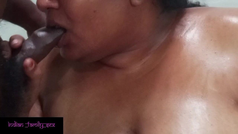 Indian IFS: 大奶子按摩和口交
