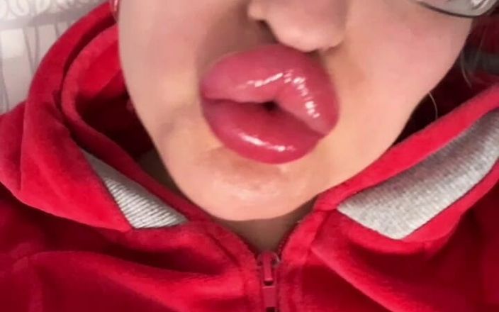 FinDom Goaldigger: 被大嘴唇和光溜溜的亲吻所吸引