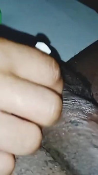 Elle rase ma grosse bite noire puis l’encule, partie 6, rasage anal
