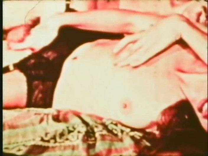 Vintage megastore: Esmer sürtük kızla oldscool sikişiyor