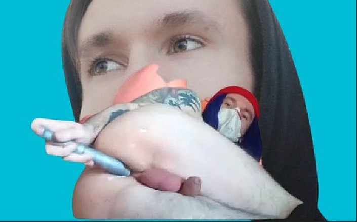 SexyBoyGay2023: O virgină heterosexuală își bagă obiecte uriașe în cur - visând la două...