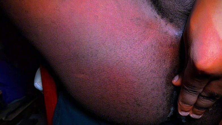 Mighty Adrian X: OMGはじめてアナル、6インチバイブレーター付き