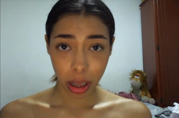 Colombianas amateur: 라이브 카메라로 방에 있는 거유의 라틴계 여자
