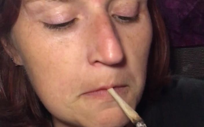 MistressWriggler: 今朝、コーヒーを飲み過ぎた後、ガーデニングから急いで入るとき、自分を濡らさないようにしています