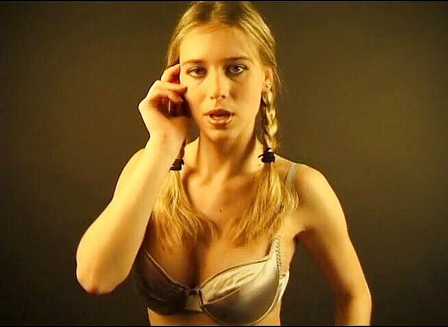 Flash Model Amateurs: Dolce troia bionda in lingerie