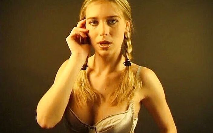 Flash Model Amateurs: Lieve blonde slet in lingerie
