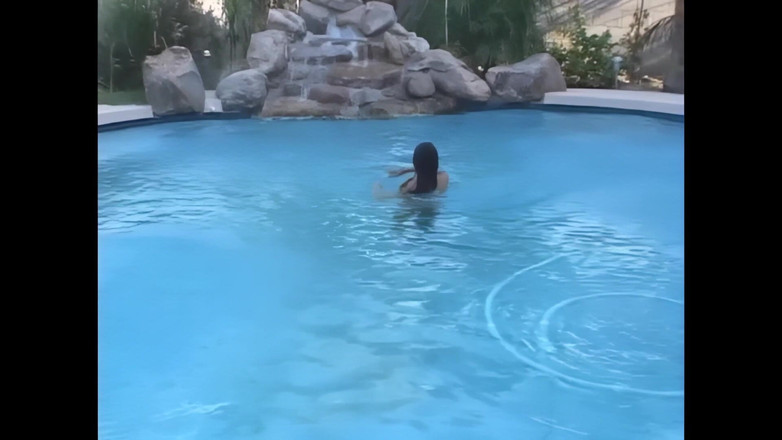 The Transexuals Megastore: トランス・エン・プール