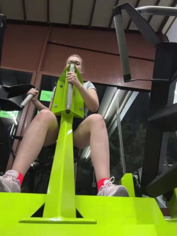 JuiceLussie: Latihan bareng cewek super semok dengan legins yang super hot