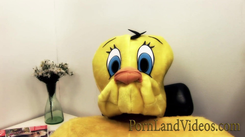 Pornland videos: Dottori arrapate con i tacchi alti scopano Un Tweety con...