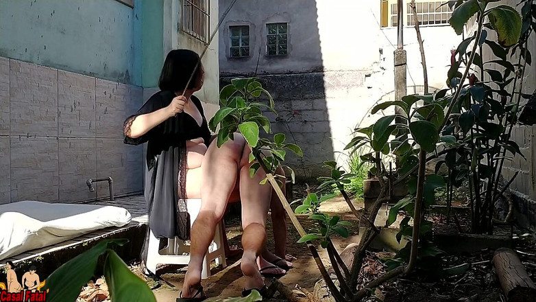 Casal Fatal: Trestám svého otroka venku. Říkám mu paroháč. Pohladila jsem jeho ubohou čůrání!