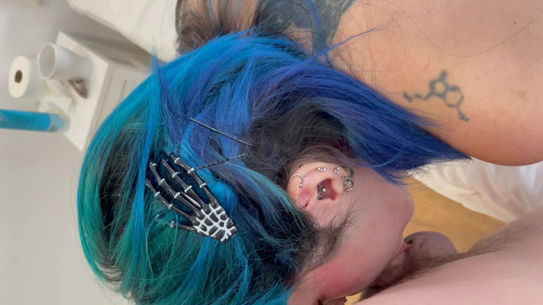 FlirtynDirty: Büyük memeli gotik kız Katt çok utangaç ama sikişmeyi ve gırtlağına...