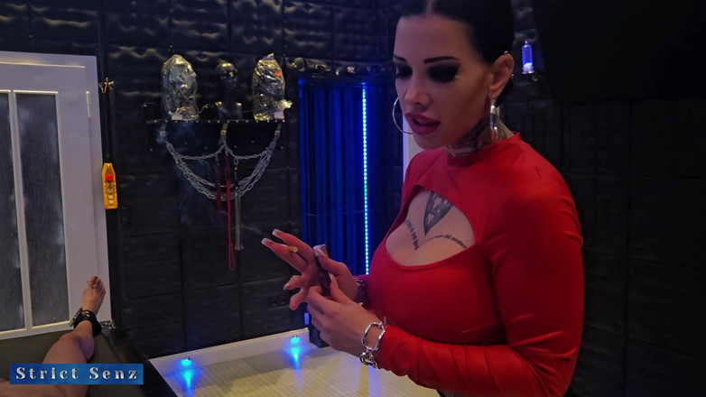 Strict Senz: 랙 스위트 텔 2의 알레사 밀라노 담배 바이올렛 지팡이 미스