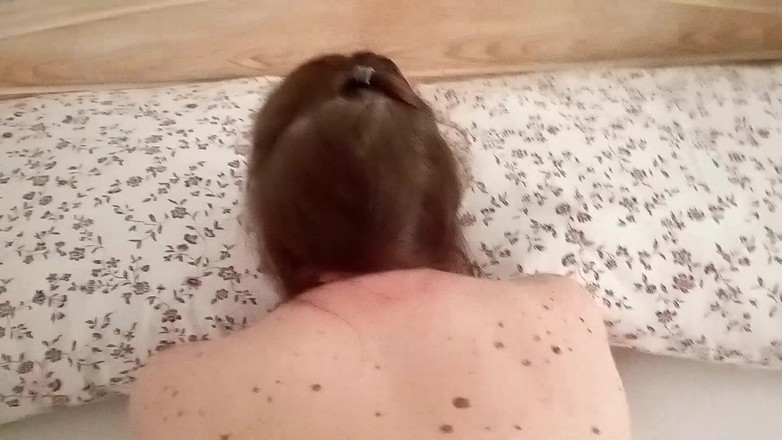 Lovekino: Büyük orta yaşlı seksi kadın otel odasında yaşlı adamla sikişiyor