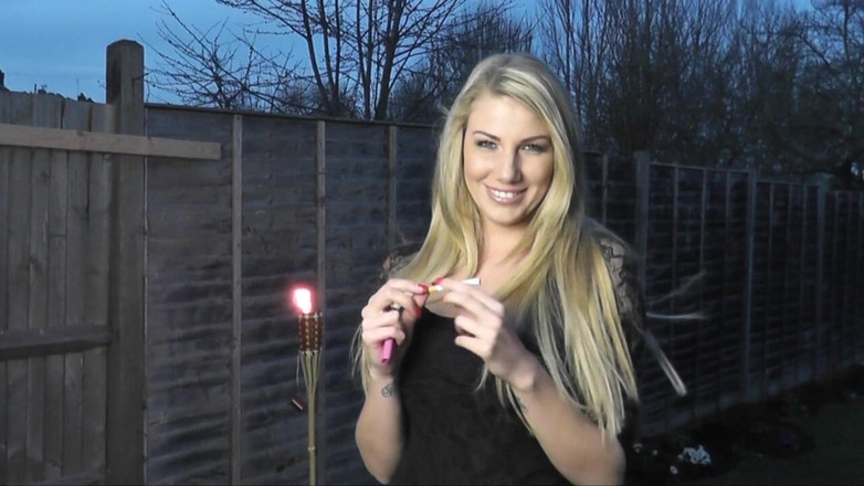 DanielleMaye: Заставили вернуться к курению