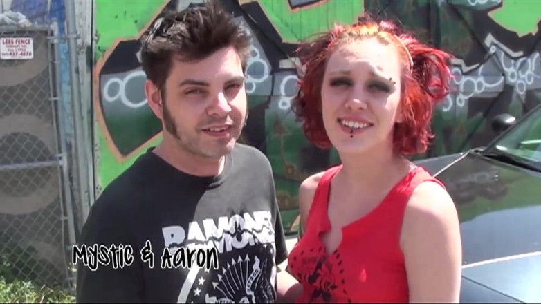 The Dark Side X: Une rousse excitée suce la bite de son copain