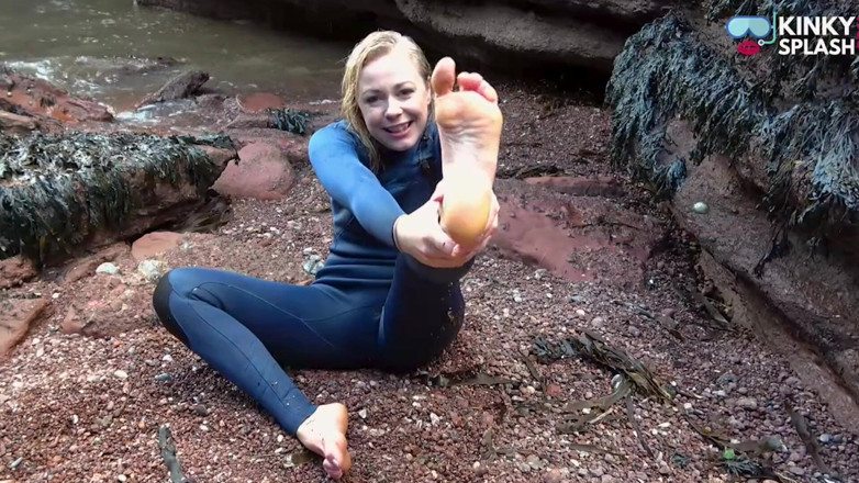 UKCuteGirl Lucy Lauren: Salty Wetsuit Toe Sucking Slut