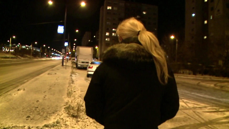 MMV Deutschland Porno: POV 야외에서 자지를 빨아주는 섹시한 발정난 금발