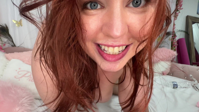KinkyKatie: Mamă Sexy Mare Și Frumoasă Kinky Katie Surprinsă Masturbându-se De Fiul...