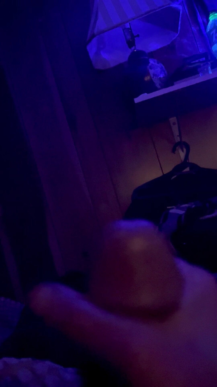 John E Hog: Sledujte toto načtení