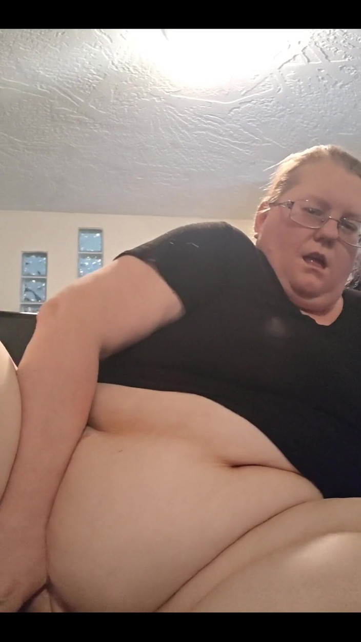 Misssunshinevip: I'm horny and I know you want to watch