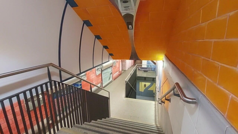 sweetfeet29: Sexy trong cầu thang