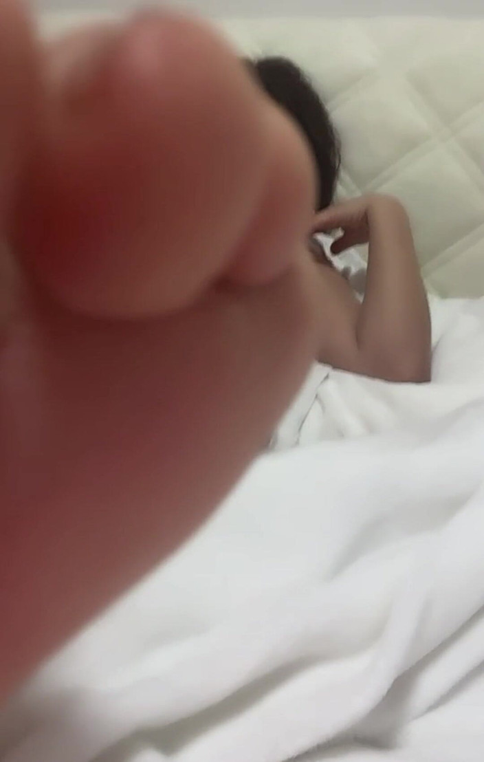 Lulu Wild: Lulu wild xoxo - kamu suka nggak ngentot memek sempitku?