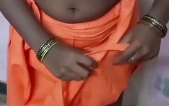 IndianHotwifeX: आकर्षक रंडी पत्नी की बड़ी गांड मटकाती है और हॉट रोलप्ले में घुमाव बहकाती है - व्यभिचारी देखता है!