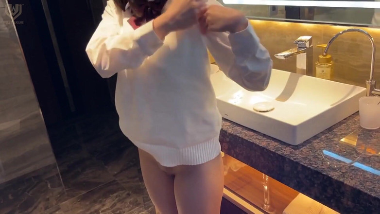 Japonica study book: Uno studente d'onore dalla pelle chiara che sta per laurearsi....