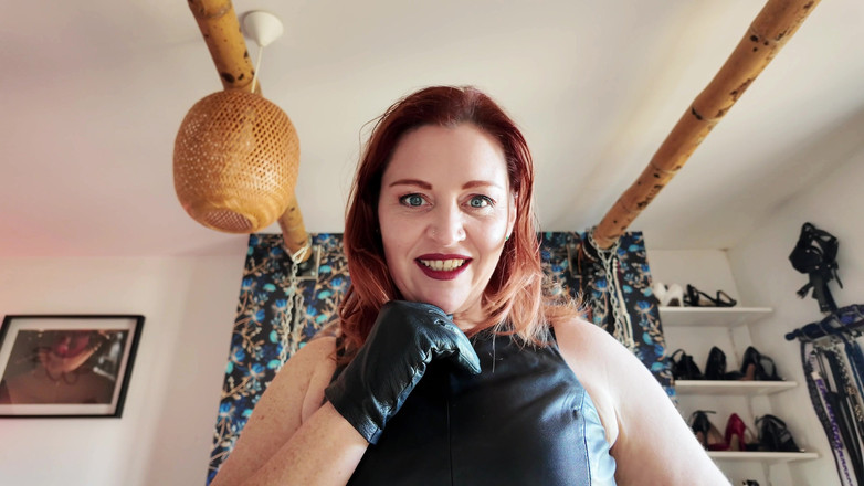 InannaJustice: Leather Glove Mengusik
