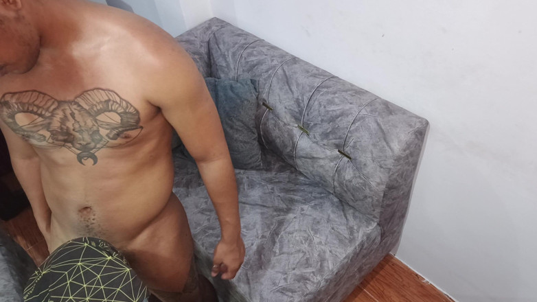Foxxx_paulo: È venuto a prendere un cazzo e hanno finito per...