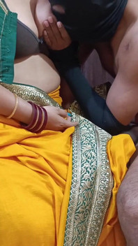 Sexy sexy bhabhi šuká, když byla sama doma