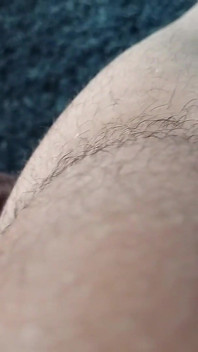 Le gambe pelose provocano tutti i tuoi sensi