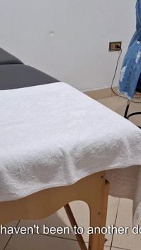 Anální/rektální prohlídka provedená skutečným doktorem.