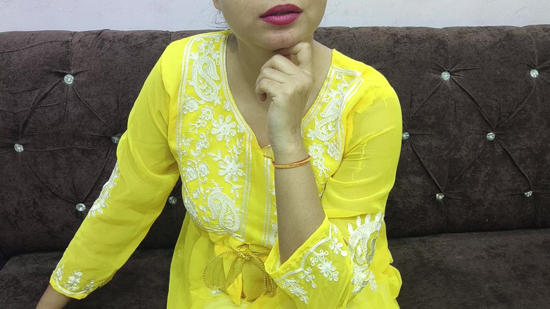 Saarabhabhi6: 18 år gammal indisk tonårsflicka Saara visar sin våta rosa fitta...