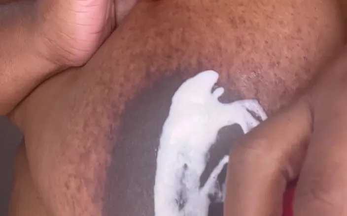 Yanise Lamore: Whipp cream