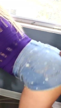 Thick babe in jeans assjob