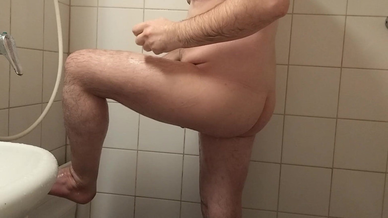 Uhri: Uncut Gay Shower