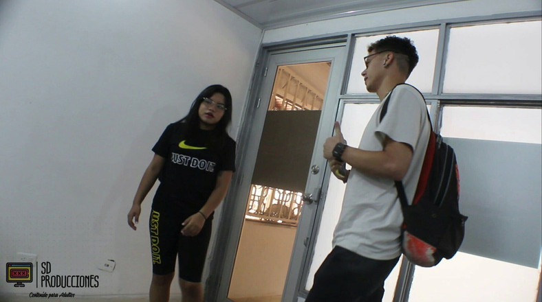 dannita: Je me masturbe pendant que ma demi-sœur se masturbe et...