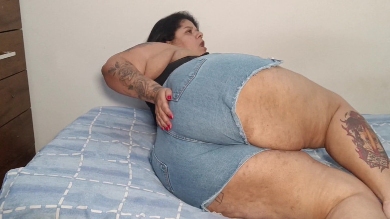 Mary Jhuana: Peidando em shorts jeans