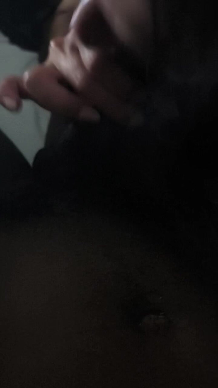 Rozebell: 令人敬畏的口交娘娘腔罗兹贝尔