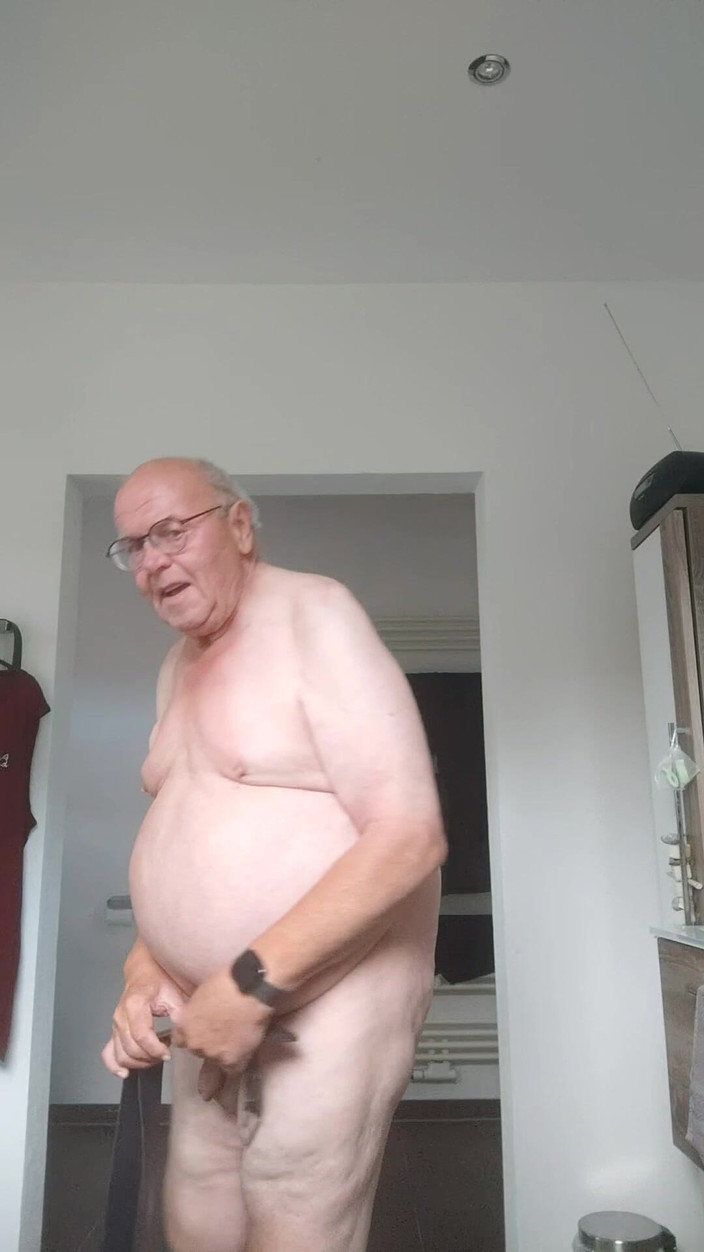 Karlchengeil: Kencing, perut dan bermain zakar kasar